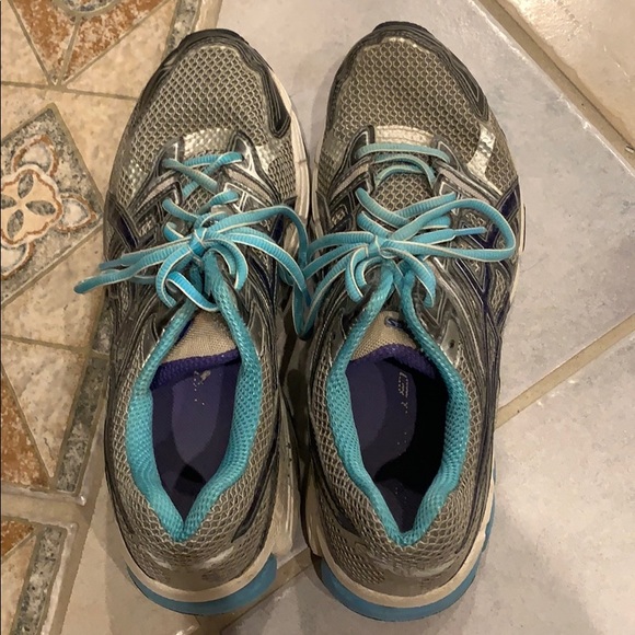 Size 9 ASICS - Picture 2 of 2